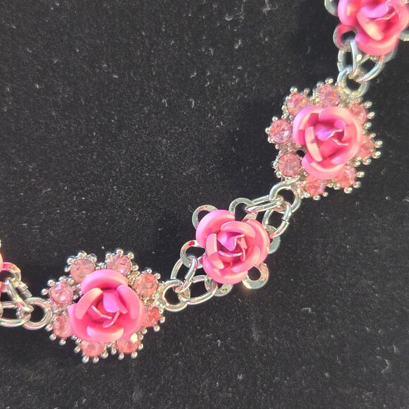 Vintage 2002 Avon Silver Toned Links with Pink Metal Roses Collar Necklace - Picture 3 of 6